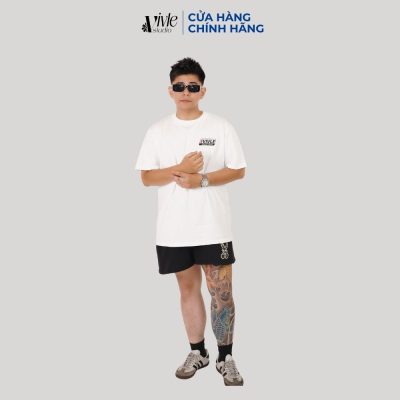 Cách phối đồ nam giới trẻ-áo phông trắng với quần short