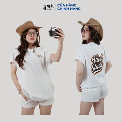 Áo phông mặc với quần gì? Mẫu áo phông in chữ Vivle Studio